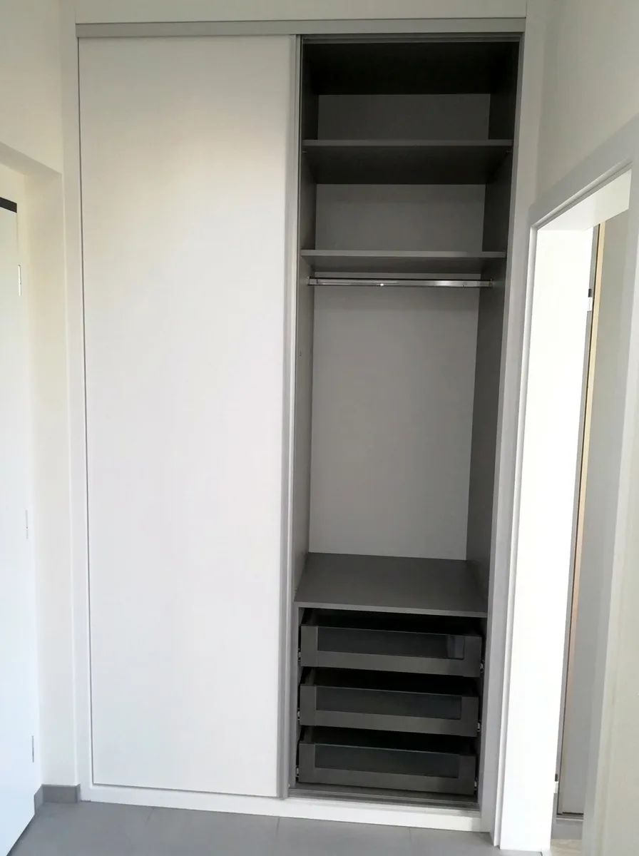 Vestavná skříň na míru – realizace 47 – Martin Kučera truhlář